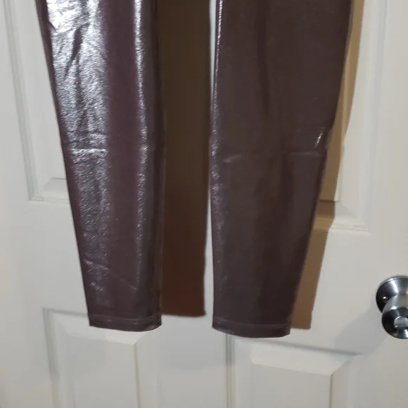Old Navy Extra High Rise Powersoft Leggings - Picture 3 of 12